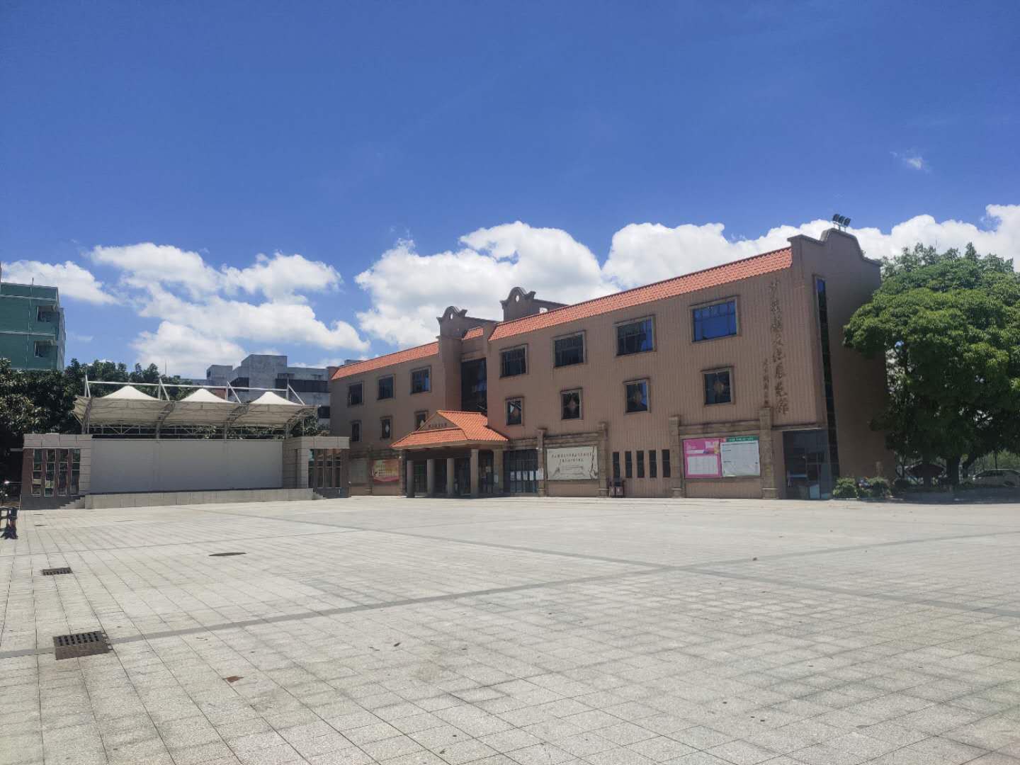 文化广场.jpg 文化广场.jpg